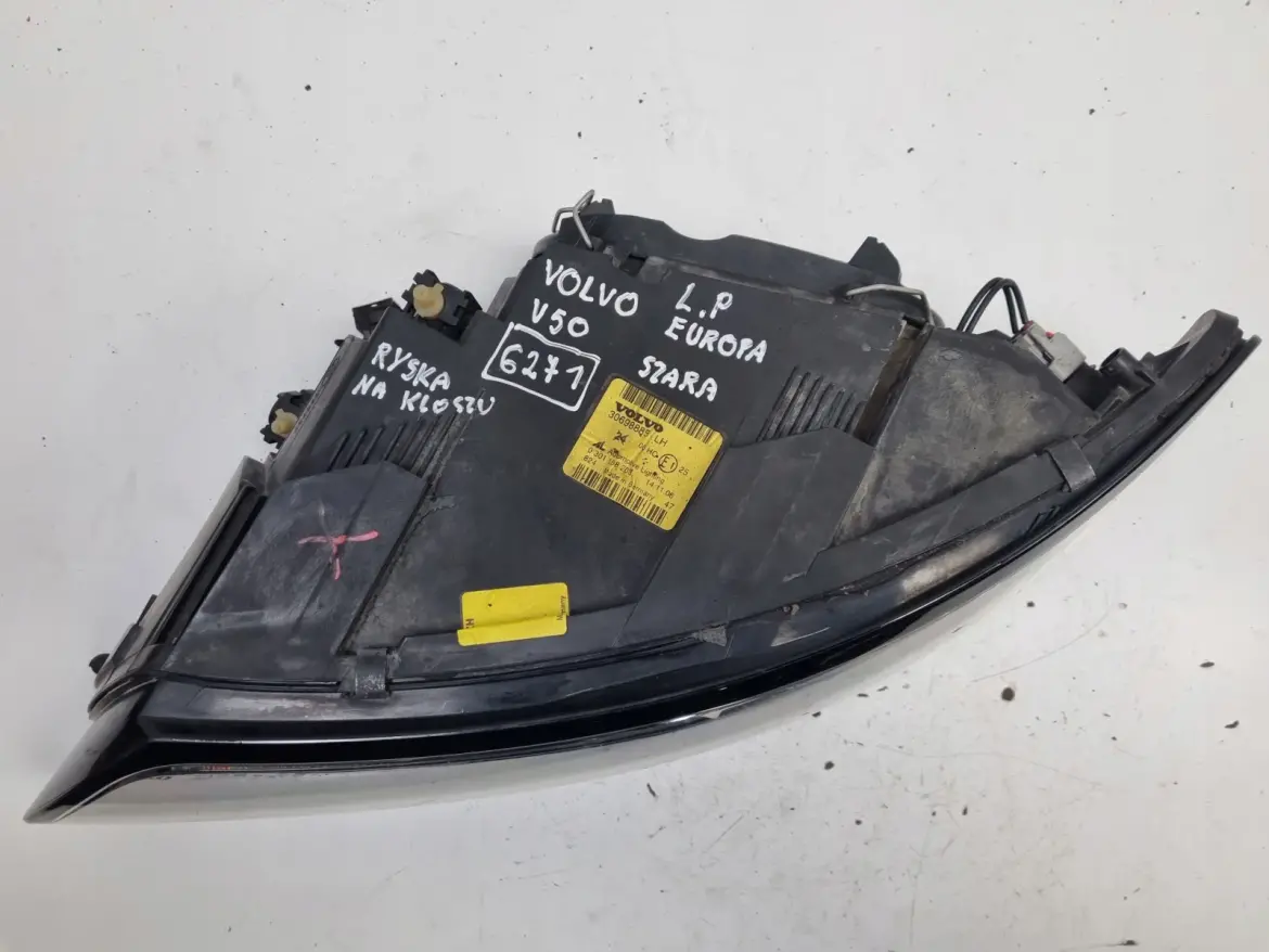 Volvo S40 II V50 04-07r PRZEDNIA LAMPA LEWA lewy przód EUROPA 30698885