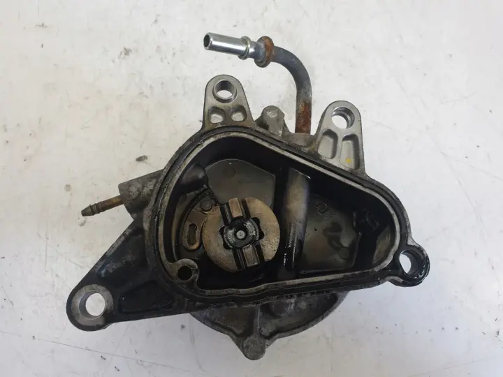 Opel Vectra C 3.0 CDTI V6 POMPA VACUM wakum