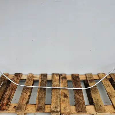 Mercedes W126 C126 SEC LISTWA SZYBY LEWA PRZEDNIA