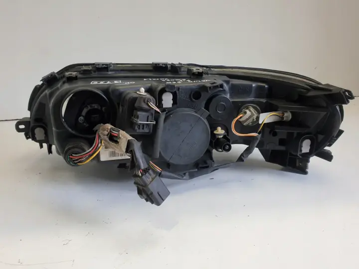 Volvo S60 I V70 II LIFT PRZEDNIA LAMPA PRAWA przód