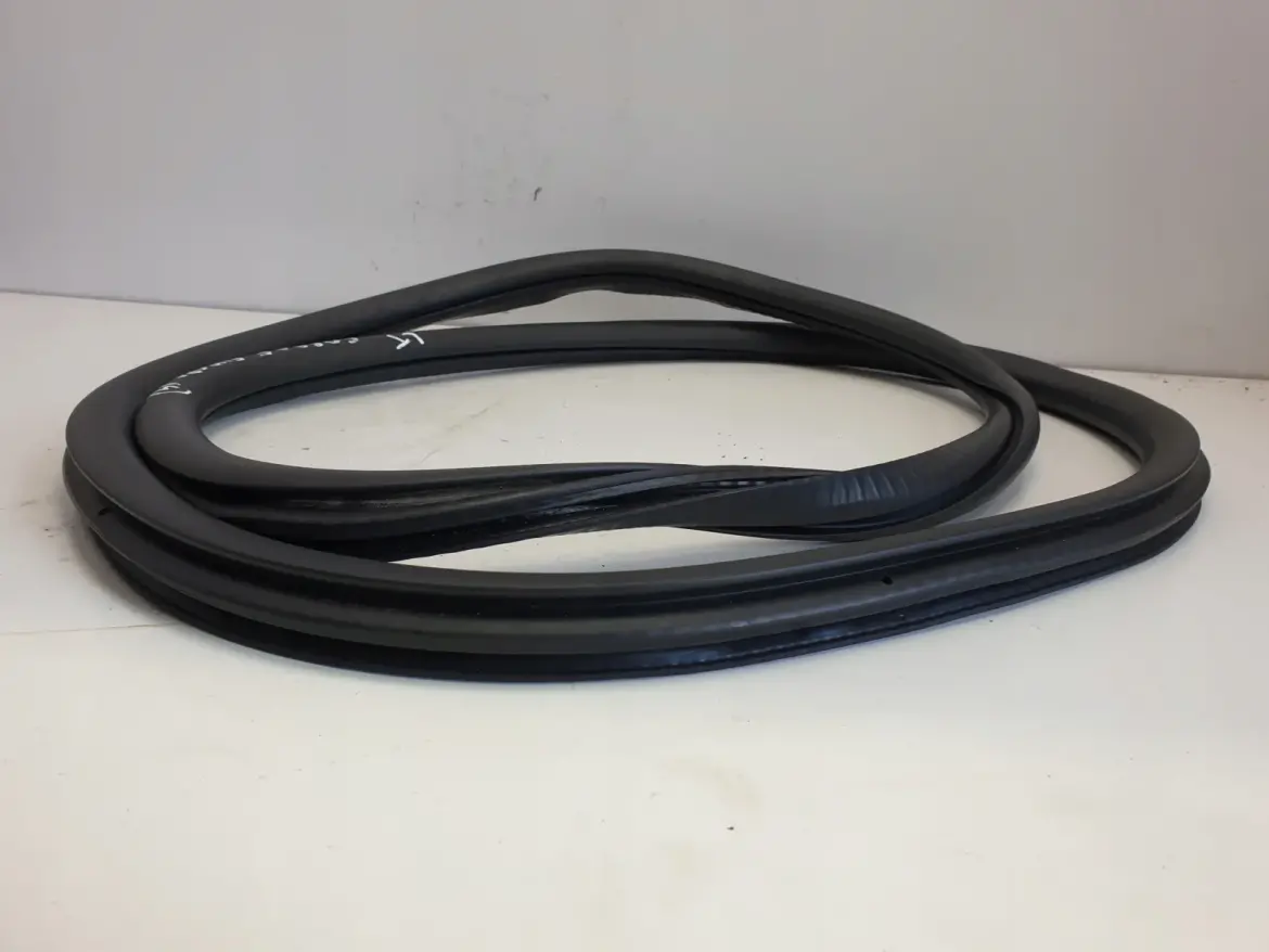 Opel Corsa F USZCZELKA DRZWI lewy tył