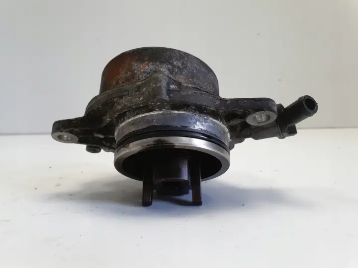 BMW E87 2.0 D POMPA WAKUM VACUM