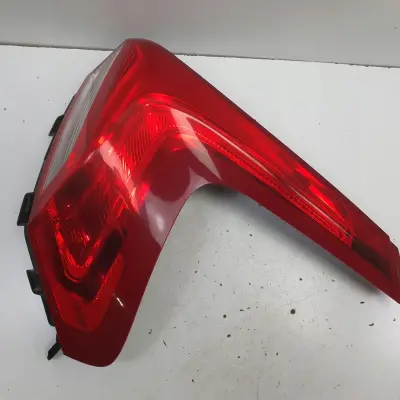 Volvo V40 II 12-16r TYLNIA TYLNA LAMPA PRAWA prawy tył 31283340