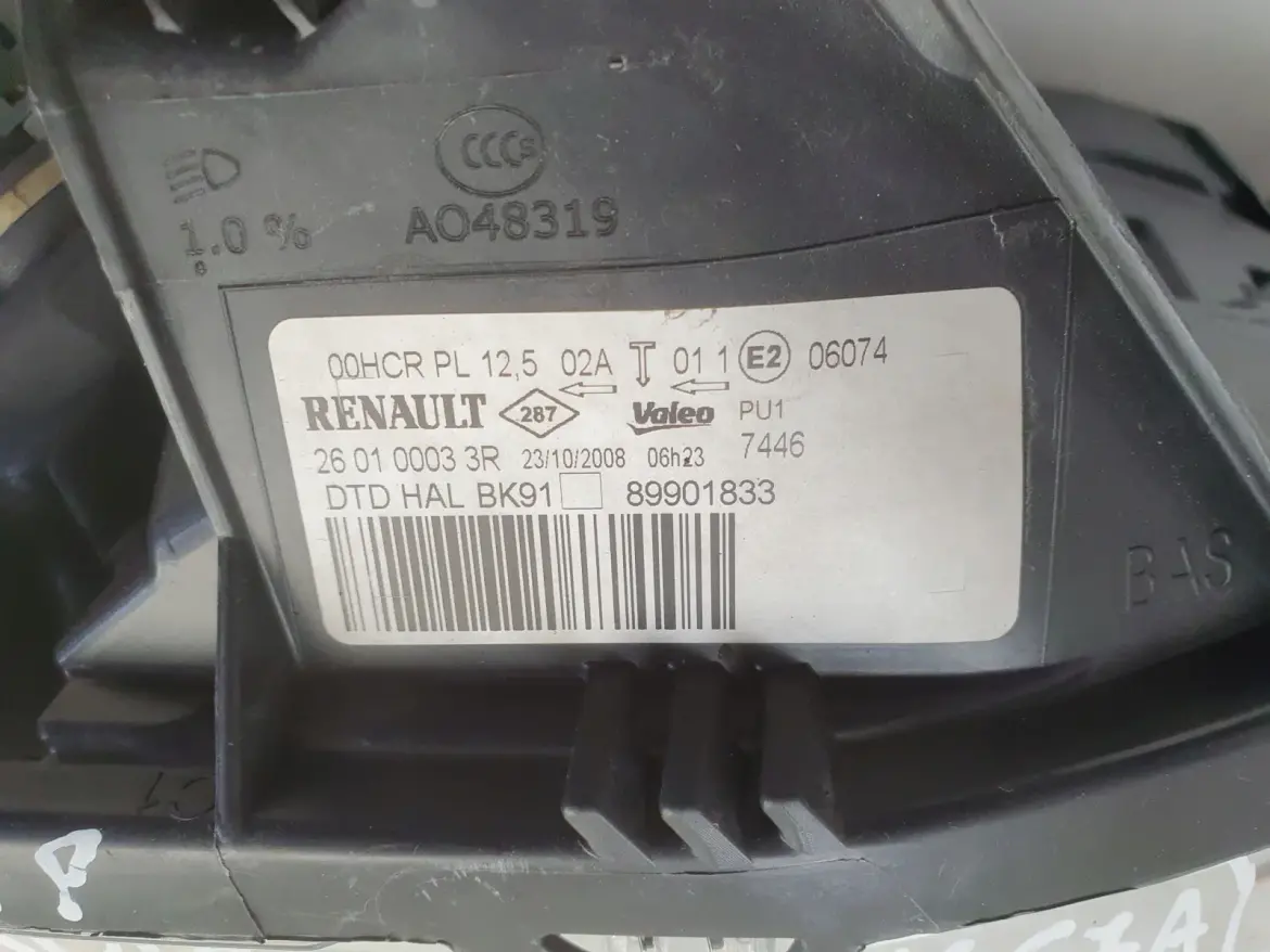 Renault Laguna III 07-10r PRZEDNIA LAMPA PRAWA prawy przód 260100033R