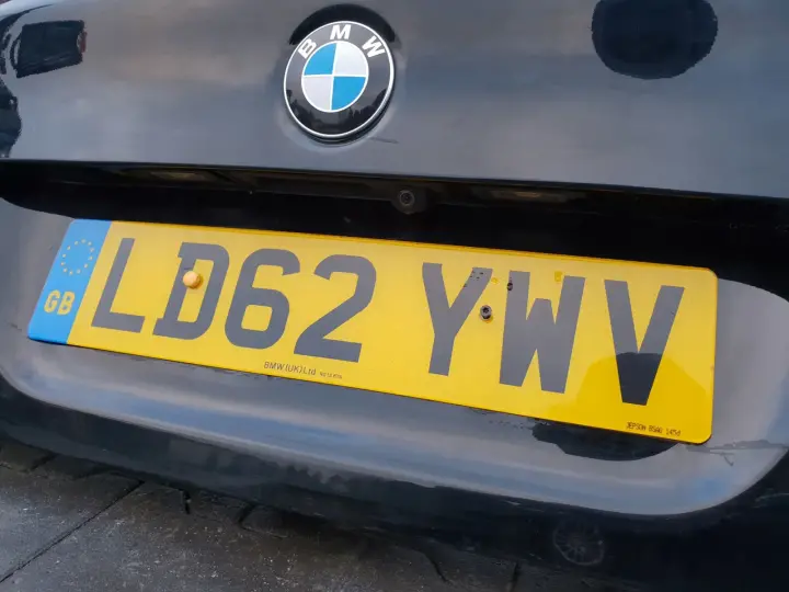 BMW F10 TYLNA KLAPA BAGAŻNIKA TYŁ LAMPY ZAMEK 668