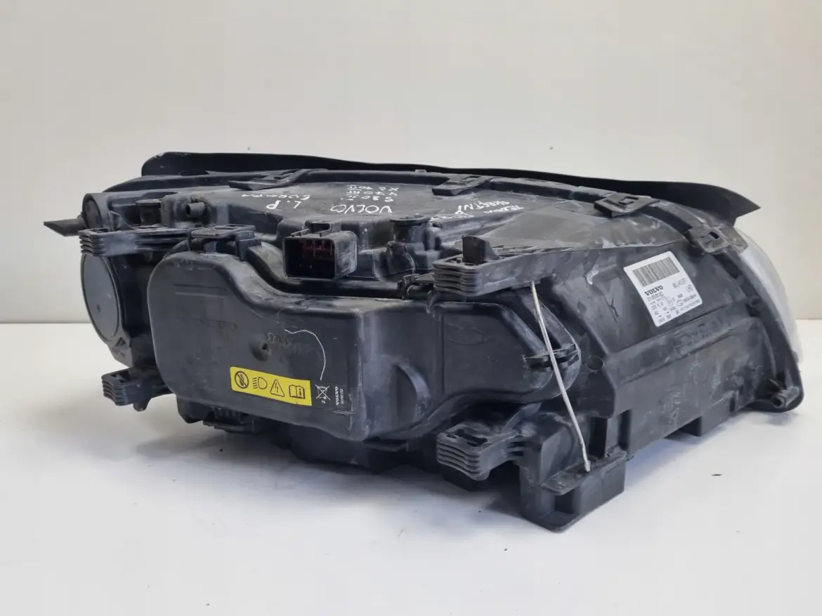 Volvo V70 XC70 III S80 II PRZEDNIA LAMPA LEWA lewy przód XENON 31353532