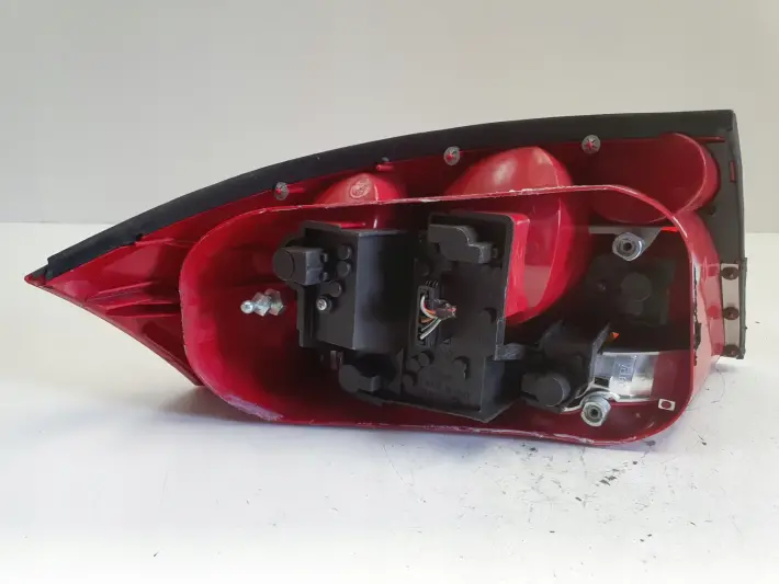 Audi TT 8N TYLNA LAMPA PRAWA prawy tył pasażera