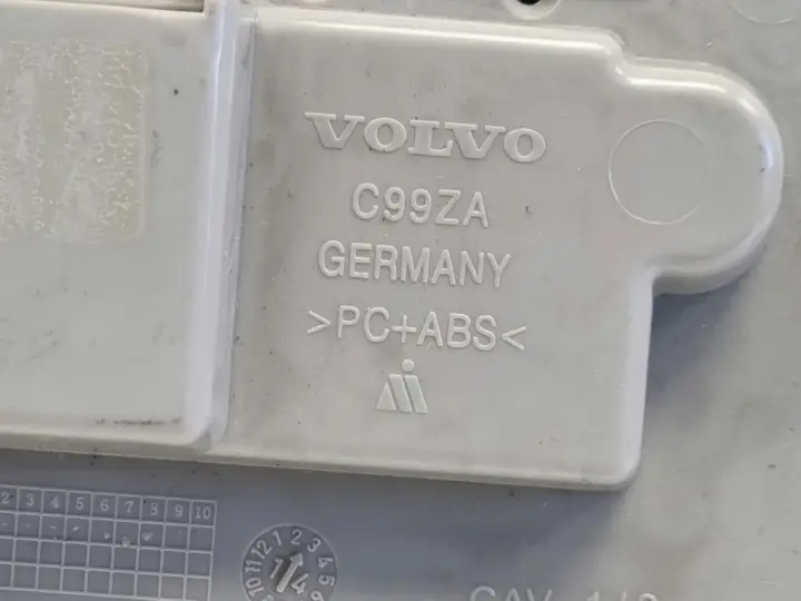 Volvo V40 II LAMPKA OŚWIETLENIA KABINY Podsufitka 31398259