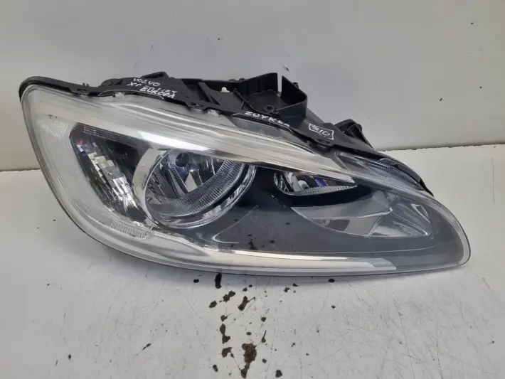Volvo XC60 13-17r LIFT PRZEDNIA LAMPA PRAWA PRAWY PRZÓD LED europa