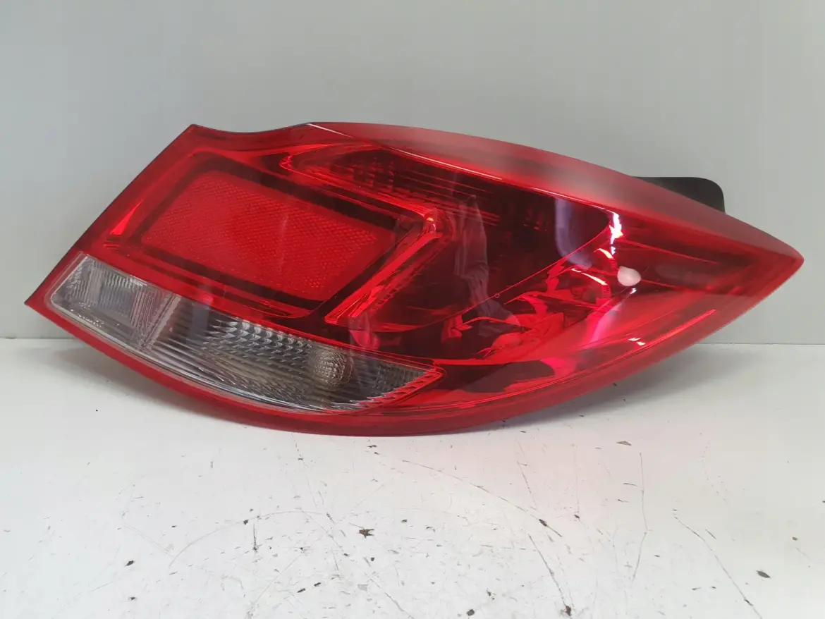 Opel Insignia A HB TYLNA LAMPA PRAWA prawy tył pasażera anglik