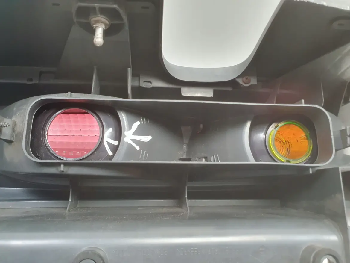Renault Trafic II Vivaro A Primastar TYLNA LAMPA LEWA lewy tył kierowcy