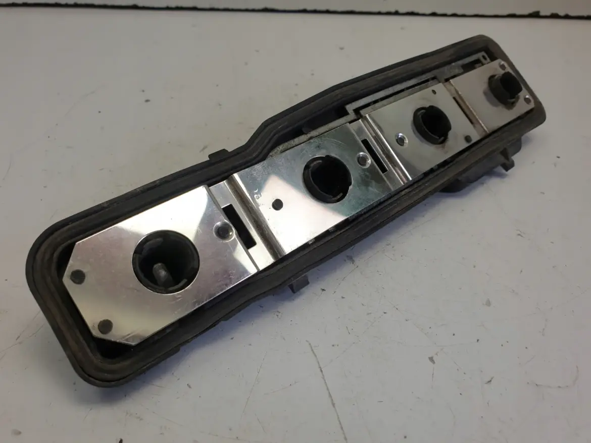 Opel Astra G II Kombi WKŁAD TYLNEJ LAMPY Prawy tył pasażera 393204