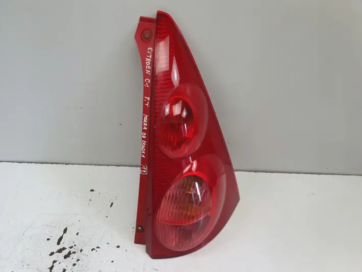 Citroen C1 05-14r TYLNA TYLNIA LAMPA PRAWA PRAWY TYŁ