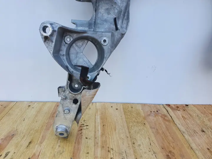 BMW F01 750 i 4.4 BITURBO SANKI BELKA POD SILNIK