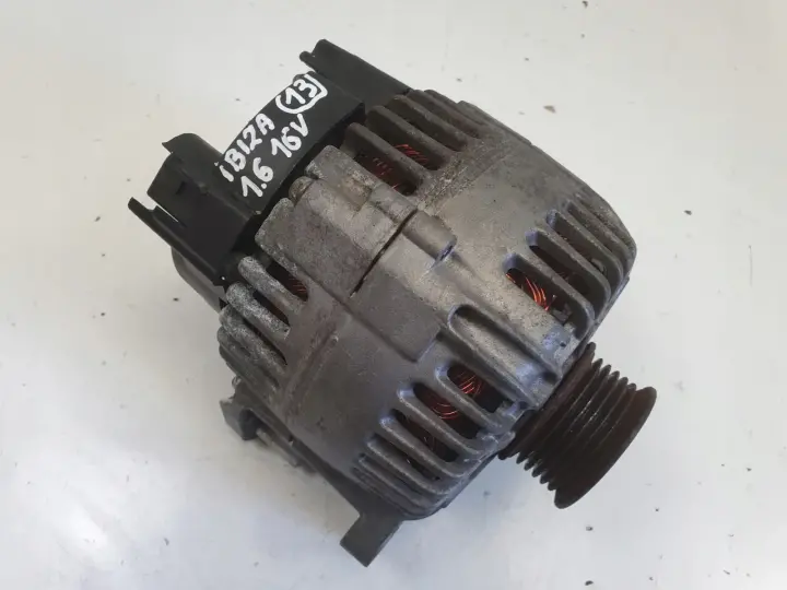 Seat Ibiza III 1.6 16V ALTERNATOR 03C903023B 110A valeo