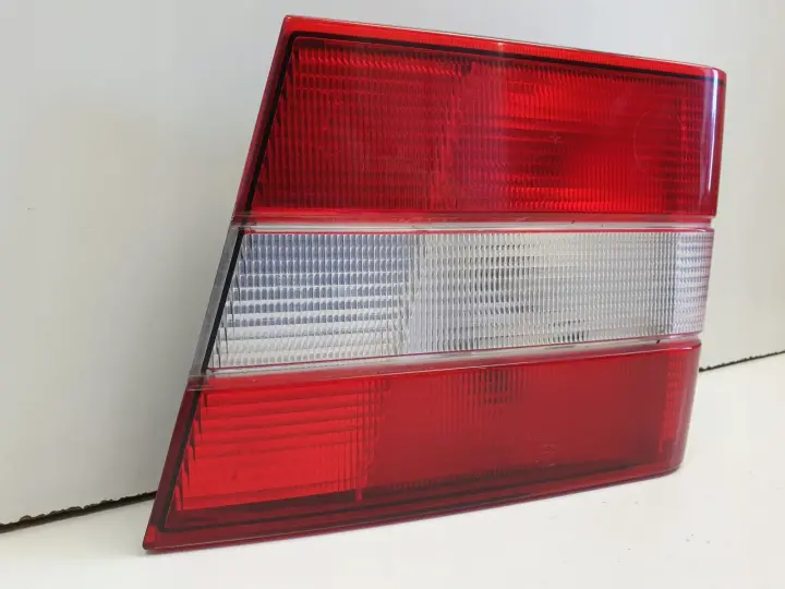 Volvo 940 960 TYLNA LAMPA PRAWA W KLAPĘ prawy tył