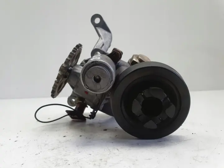 Mercedes W126 C126 5.6 V8 560 SEC POMPA OLEJU olejowa R1171860401