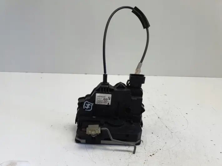 Opel Corsa D ZAMEK DRZWI lewy tył kierowcy 13258266 EQ
