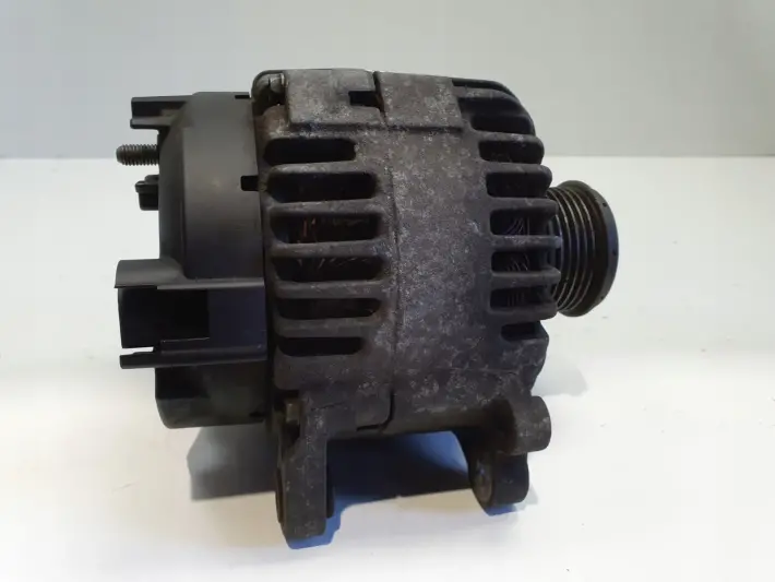 VW Caddy III 2.0 SDI ALTERNATOR valeo 06F903023C 140A