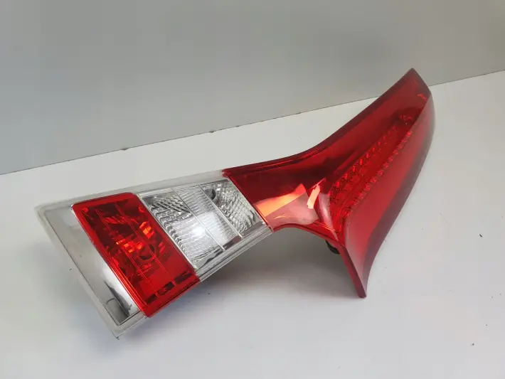Volvo V70 III 13-16r LIFT TYLNIA LAMPA PRAWA PRAWY TYŁ