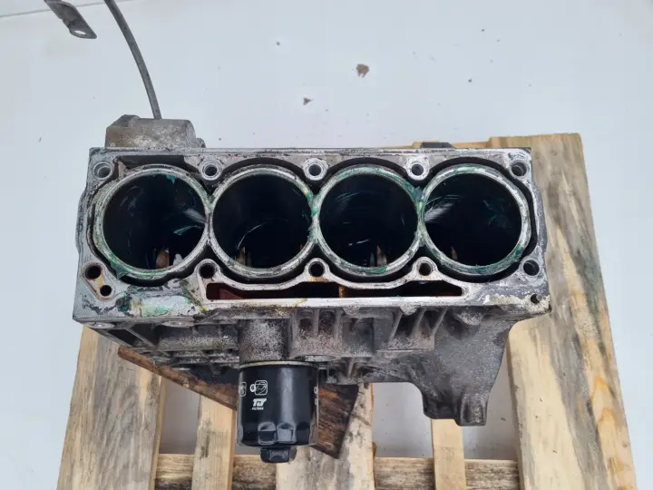 BLOK SILNIKA VW Polo IV Golf Seat Ibiza IV Altea Leon II 1.4 16V CGG CGGB