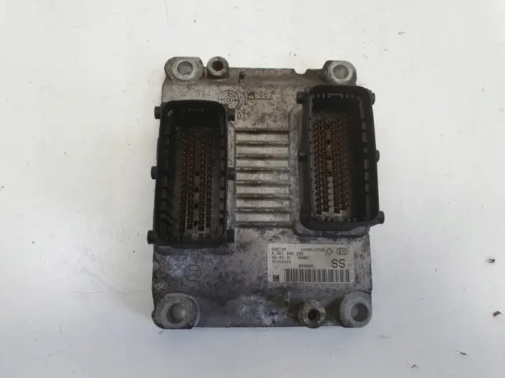 Opel Corsa C 1.2 16V STEROWNIK SILNIKA komputer 0261208253 SS