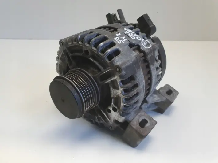 Volvo S40 II V50 2.4 D5 ALTERNATOR 0121615014 bosch 30773111