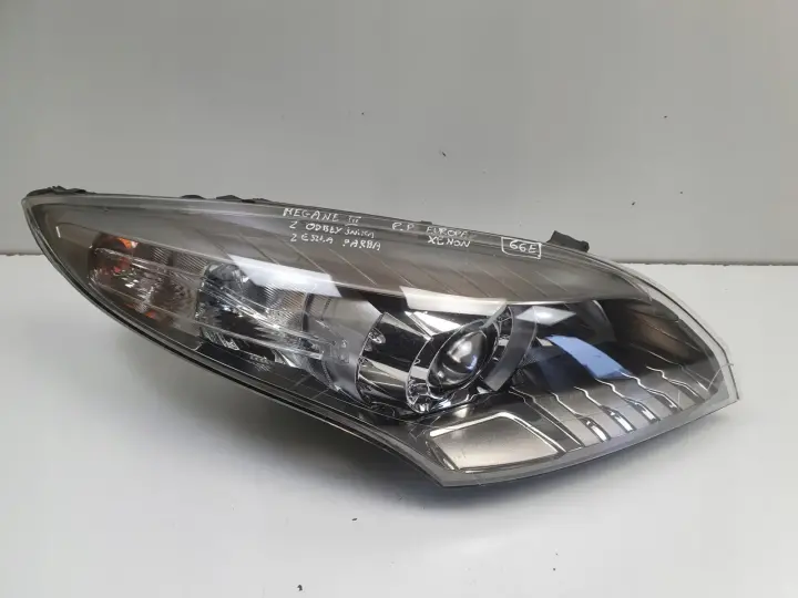 Renault Megane III 08-16r PRZEDNIA LAMPA PRAWA PRAWY PRZÓD xenon 260100021R
