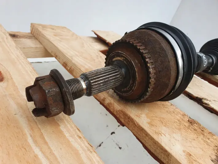 Volvo S40 V40 2.0 16V PÓŁOŚ PÓŁOŚKA LEWA PRZÓD