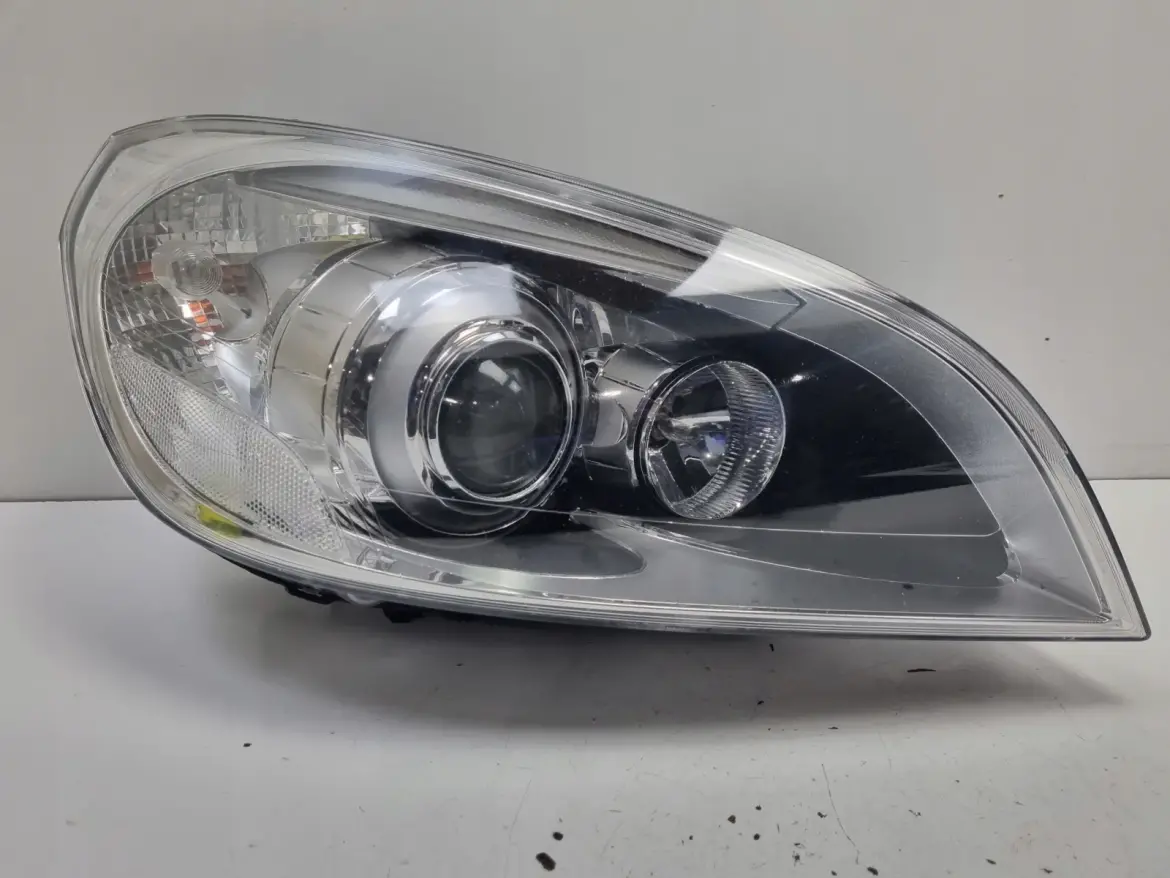 Volvo V60 S60 II PRZEDNIA LAMPA PRAWA prawy przód XENON EUROPA 31299991