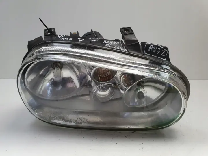 VW Golf IV 97-06 PRZEDNIA LAMPA PRAWA prawy przód anglik