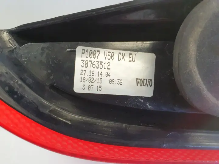 Volvo V50 KOMBI 07-12r LIFT TYLNIA TYLNA LAMPA PRAWA prawy tył 30763512