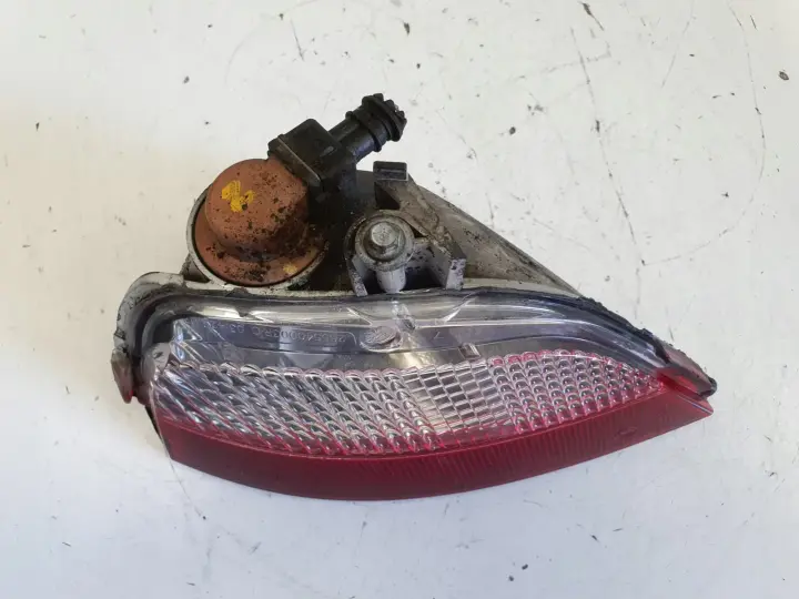 Renault Captur TYLNIA TYLNA LAMPA PRZECIWMGIELNA prawa prawy tył 265540003R