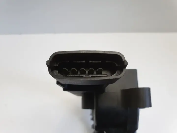 Opel Astra II G Zafira A 1.8 16V CEWKA ZAPŁONOWA BAEQ064