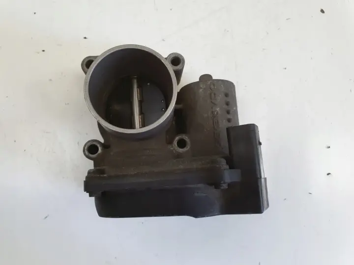 VW Fox 1.4 8V PRZEPUSTNICA 03C133062B
