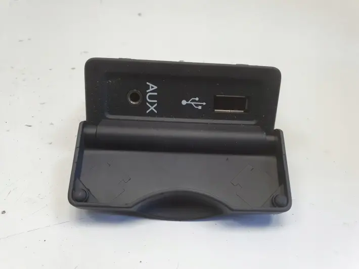Renault Clio III Laguna III GNIAZDO USB AUX 280230002R