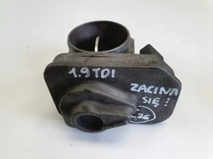VW Golf IV 1.9 SDI PRZEPUSTNICA 038128063A