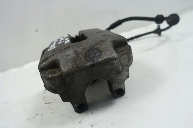 BMW F10 F11 2.0 D PRZEDNI ZACISK HAMULCOWY prawy