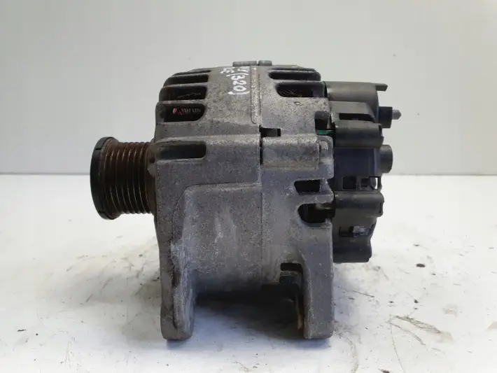 Renault Clio IV 0.9 TCe ALTERNATOR valeo 231007842R