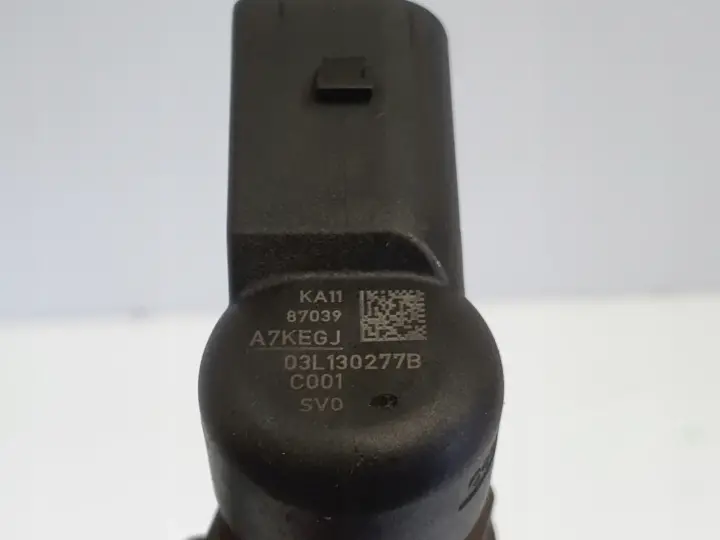 Seat Ibiza IV A3 II 8P 1.6 TDI WTRYSKIWACZ wtrysk 03L130277B