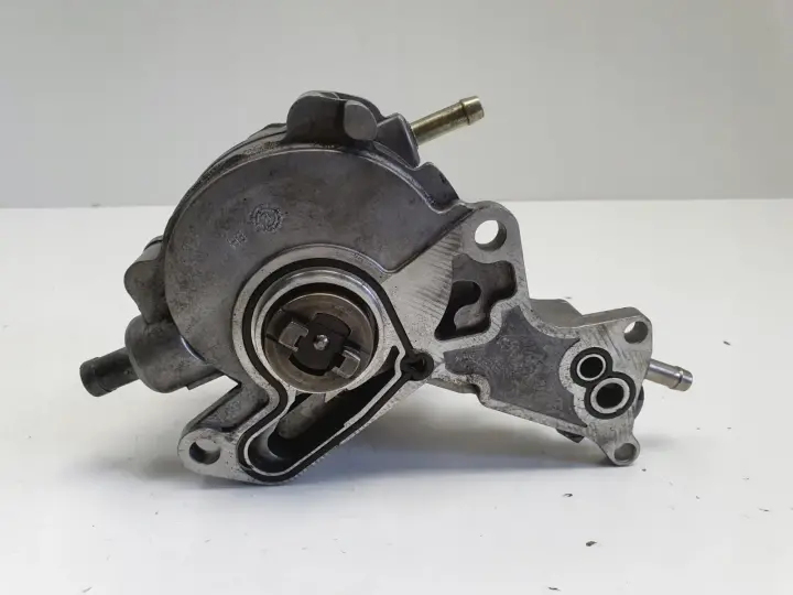 Audi A4 B7 1.9 TDI POMPA VACUM wakum 038145209A