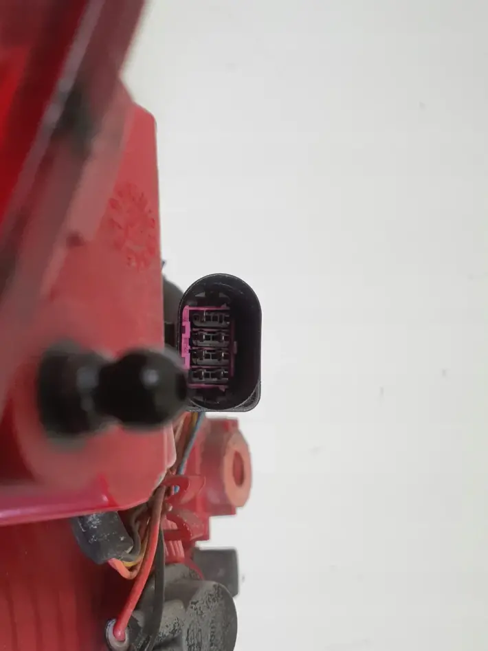 Audi A5 8T Coupe 07-16r TYLNA TYLNIA LAMPA LED PRAWA PRAWY TYŁ 8T0945096B