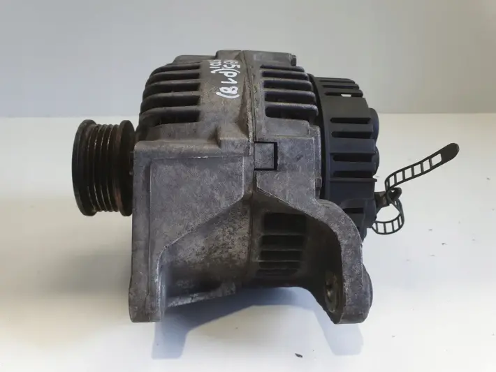Audi A4 B5 Passat B5 1.6 8V ALTERNATOR valeo