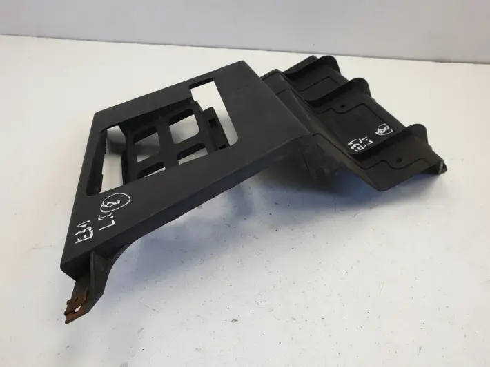 BMW E31 840 850 i ŚLIZG ZDERZAKA LEWY Tył 1940749