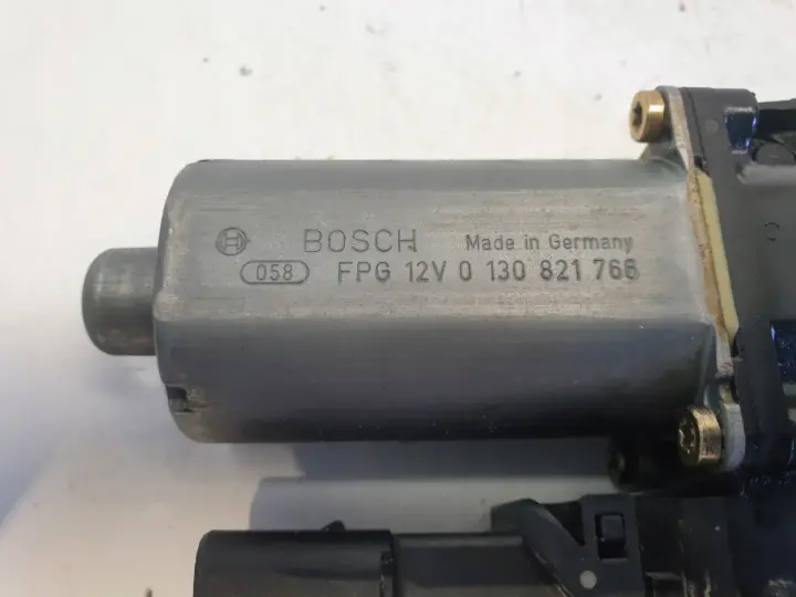 VW Golf IV 5D SILNICZEK SZYBY Prawy tył PASAŻERA