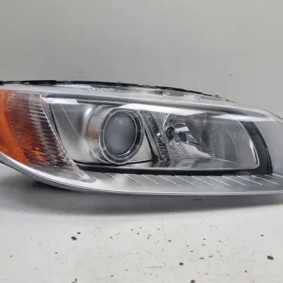 Volvo V70 III XC70 S80 II XENON PRZEDNIA LAMPA PRAWA prawy przód 31214348