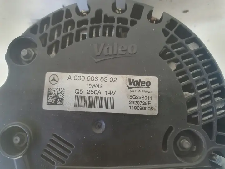 Mercedes W213 E200 1.6 CDI ALTERNATOR valeo A0009068302 250A