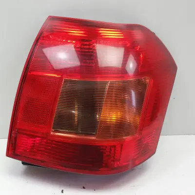 Toyota Corolla E12 TYLNIA TYLNA LAMPA LEWA lewy tył HTB