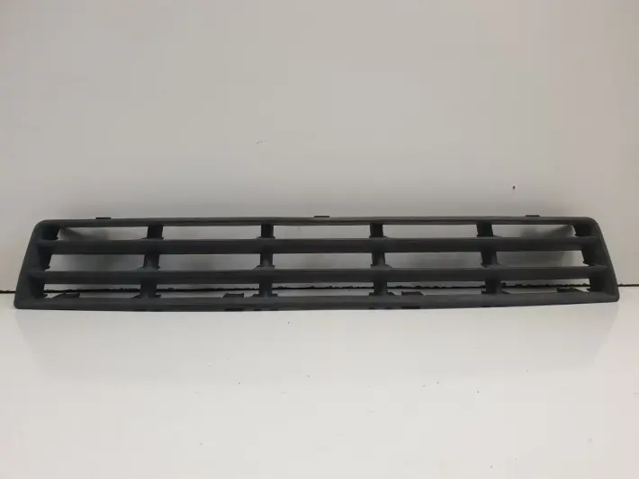 VW Golf IV ŚRODKOWA KRATKA ZDERZAKA Przód