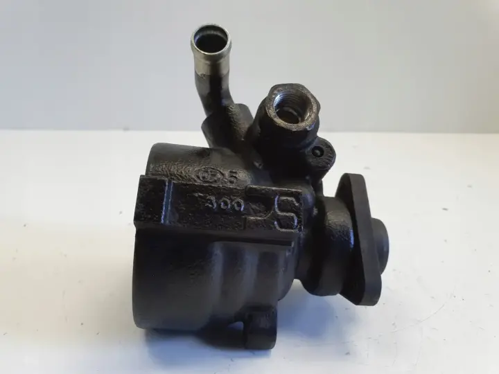 Alfa Romeo 147 1.9 JTD POMPA WSPOMAGANIA